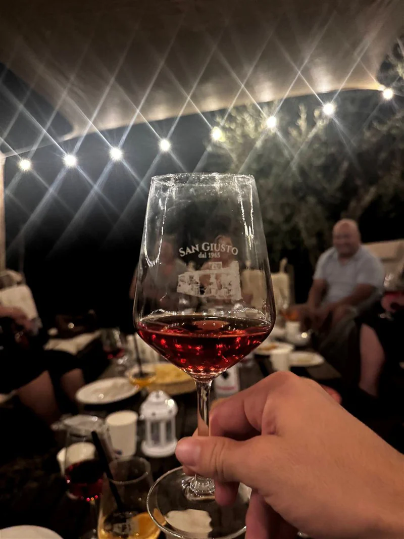 Calice di vino San Giusto al tramonto