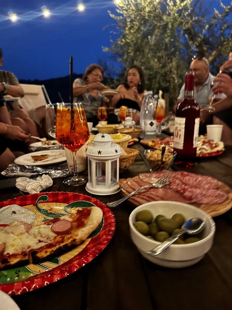 Tagliere, pizza e spritz dell'aperitivo San Giusto